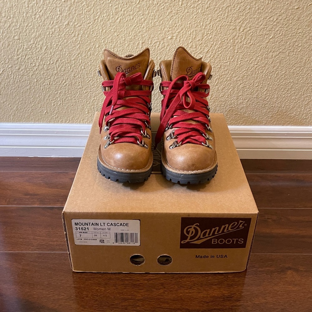 Danner Women’s Mountain Light Cascade